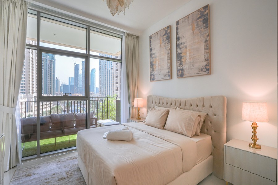 Deluxe 3 Bedroom Pool View in BLVD Crescent Downtown Dubai by Norbu Holiday Homes
